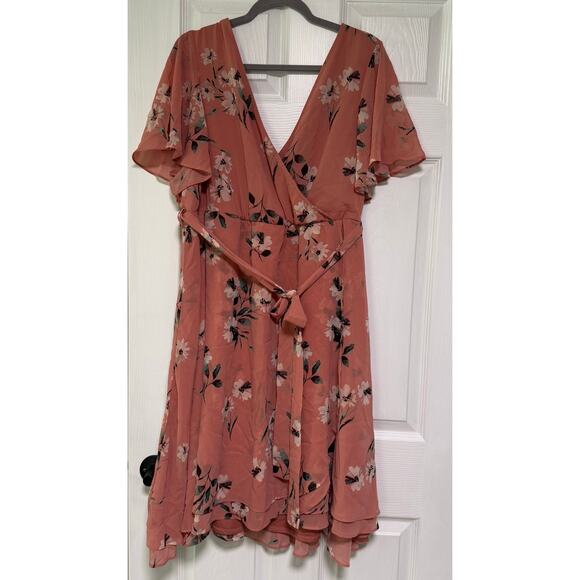 torrid Dresses & Skirts - Torrid Women's Peach Floral V-Neck Faux Wrap Dress Size 2